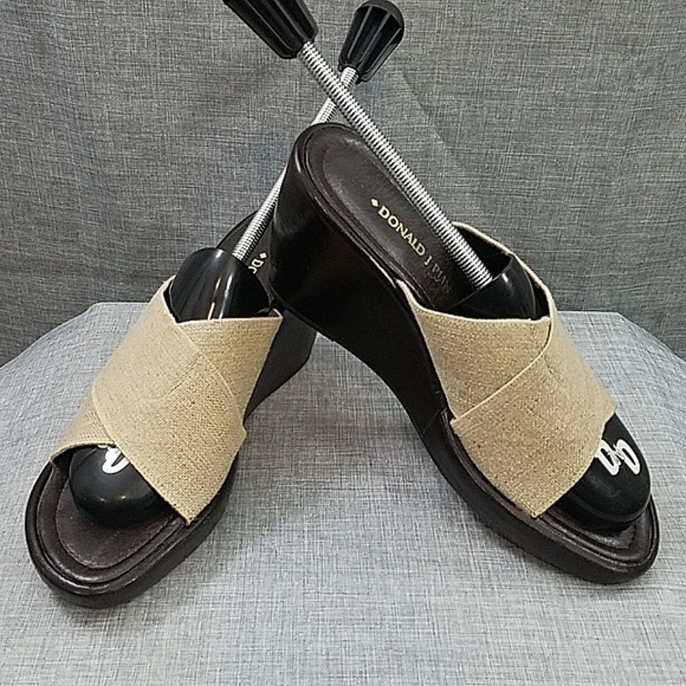 Donald Pliner Reyna tan stretch upper leather wedge heel sandal slip-on SZ 9.5